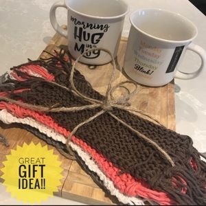 NWOT 4 knitted mug rugs with 2 mugs